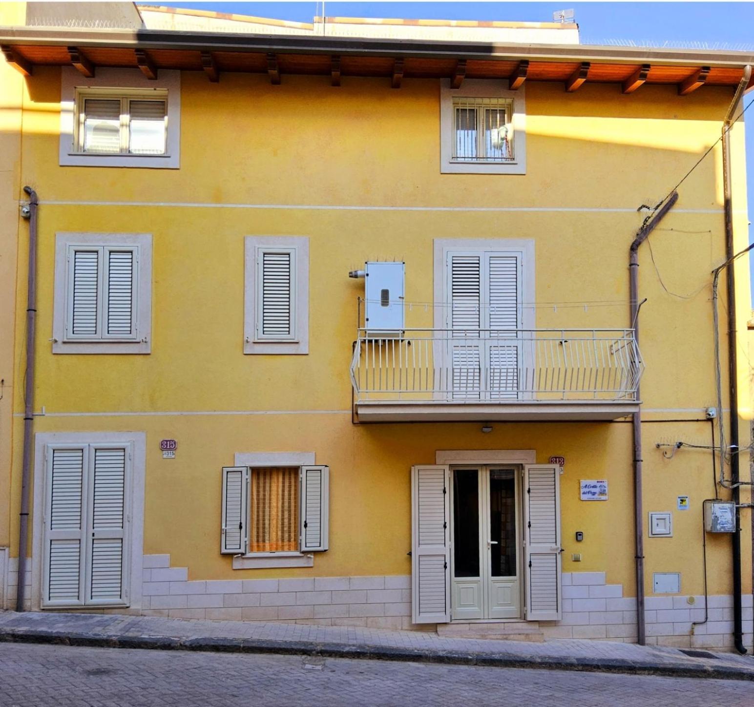 Al Cortile Del Pozzo Apartment Delia Exterior photo