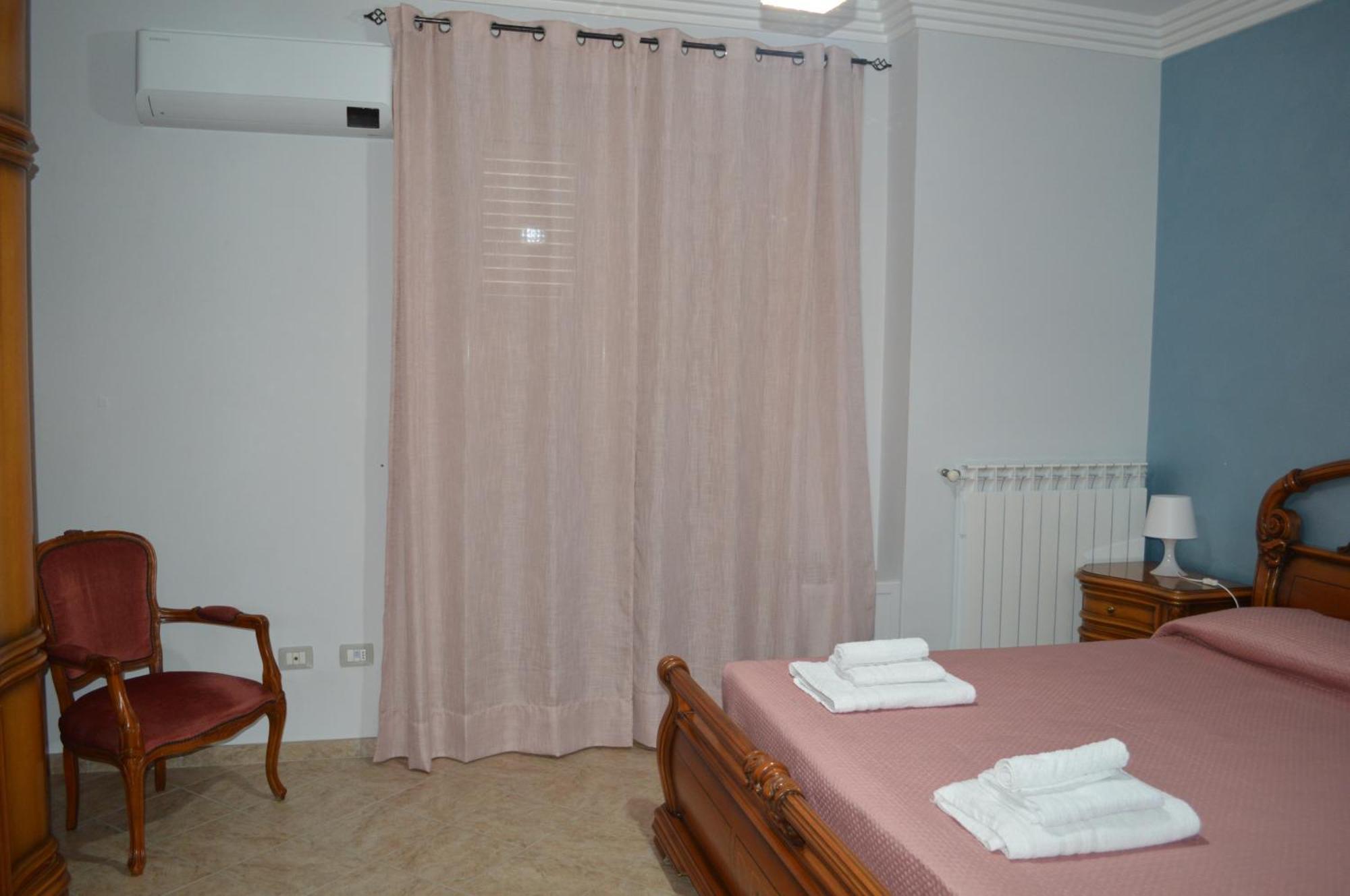 Al Cortile Del Pozzo Apartment Delia Exterior photo
